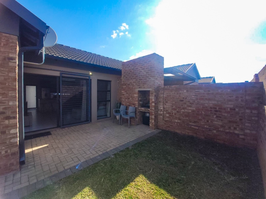 2 Bedroom Property for Sale in Van Der Hoff Park North West
